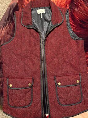 Women's Red and Black ETWO Zip-up Vest Size Large